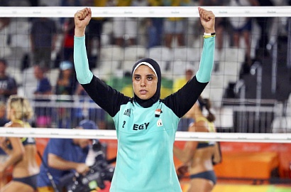 Hebat, Hijab Tak Halangi Atlet Ini Ikuti Olimpiade Voli Pantai