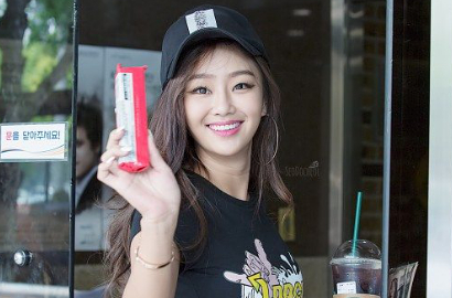 Pamer Selca Bareng Ibu, Hyorin Sistar Kalah Awet Muda?