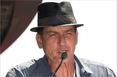 Charlie Sheen Tantang Selebriti Lain Akui Penyakit HIV-nya, Siapa Saja?