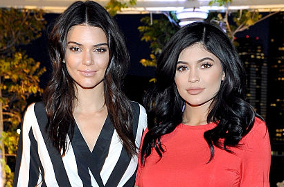 Rayakan Ultah ke-19, Kylie Jenner Adu Seksi Berbikini Bareng Kendall-Hailey Baldwin