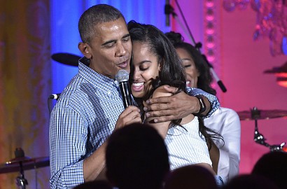Tuai Kontroversi, Beredar Video Malia Obama Mengisap Ganja