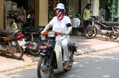 Terobsesi Kulit Putih, Ini Cara Unik Wanita Vietnam Lindungi Diri Dari Matahari