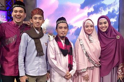 Baca Quran Pakai Tangan Kiri di 'Islam Itu Indah', Dewi Persik Dikritik Netter