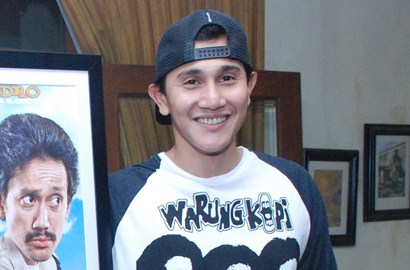 Enggak Mirip, Vino Bastian Heran Ditawari Film 'Warkop DKI Reborn'