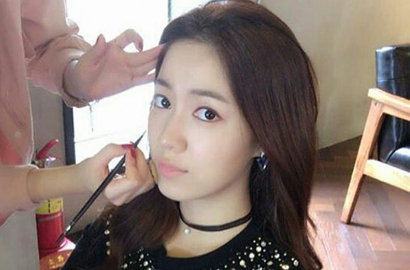 Totalitas Hwayoung Syuting Tenggelam di 'Age of Youth' Tuai Pujian