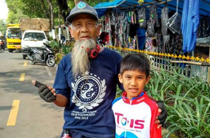 Bersepatu Roda Yogyakarta-Jakarta Demi Rayakan Hut RI, Mbah Pri Bikin Kagum