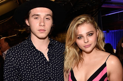 Super Romantis, Brooklyn Beckham Pamer Foto Gendong Mesra Chloe Moretz