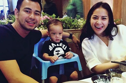 'Kamulah Takdirku' Raffi Ahmad-Nagita Slavina Raih Penghargaan 7 Platinum