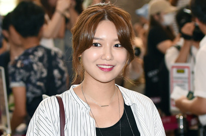 Sooyoung Sama Sekali Nggak Senyum di Bandara, Gara-Gara Insiden Tiffany?