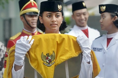 Yuk Kenalan Sama Pembawa Baki dan Pengibar Bendera di Istana Negara
