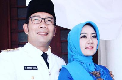 Kocak, Ridwan Kamil 'Dilempar' Sandal Wasit Saat Ikut Lomba Agustusan