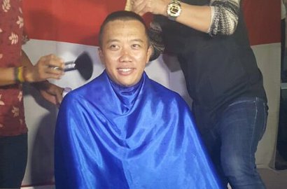Penuhi Nazar, Menpora Cukur Rambut Usai Tontowi-Lilyana Sabet Emas Olimpiade