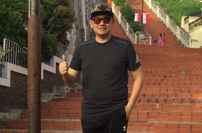 Farhat Abbas Malas Tanggapi Perceraian Regina, Pilih Pamer Foto Liburan