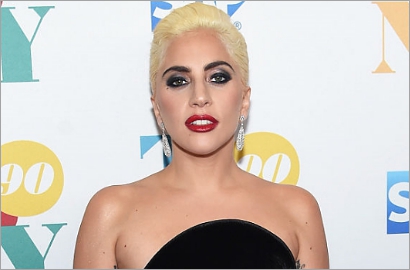 Wah, Lady GaGa Dipastikan Bintangi Film Bradley Cooper 'A Star Is Born'