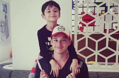 Bingung Dirinya Tenar, Anak Mike Lewis: Ayah Kenapa Semua Orang Tahu Aku?