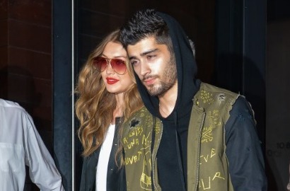 Berbikini Seksi, Gigi Hadid Liburan Mesra Bareng Zayn Malik di Tahiti