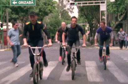 Serunya Coldplay Naik Sepeda Keliling Meksiko di MV 'A Head Full Of Dreams'