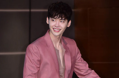 Usil, Ternyata Ini yang Diketik Lee Jong Suk dalam Adegan Episode 8 'W'