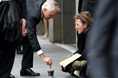 PM Australia Malcom Turnbull Dikecam Usai Beri Uang untuk Pengemis, Kenapa?