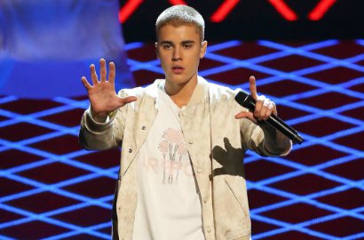 Bukan Sofia Richie, Justin Bieber Keluar Klub Malam Bareng Cewek Misterius