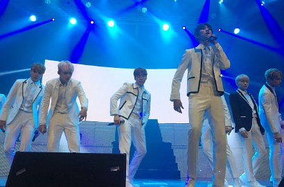 Tiba di Jakarta dan Lewat Pintu Khusus, Member Seventeen Ini Pamer Pose Unyu