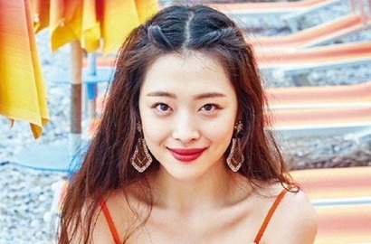 Bikin Heboh, Sulli Pamer Foto Berkonsep Lolita Bareng Goo Hara Tak Pakai Celana