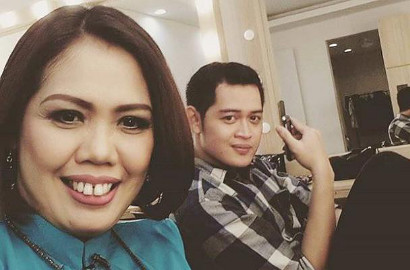Posting Foto Mesra Bareng Suami, Ely Sugigi Pasrah Soal Nasib Pernikahannya
