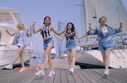 Makin Seksi, Bambino Berani Basah-Basahan di MV 'Moonlight Shower'