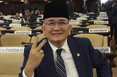 Ruhut Sitompul Diberhentikan Sebagai Jubir Partai Lewat SMS, Begini Isinya
