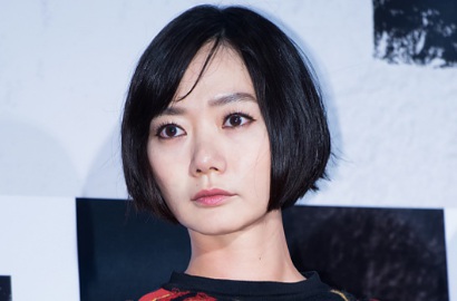 'Tunnel' Raih 5 Juta Penonton, Bae Doona Pamer Foto Peluk Ini