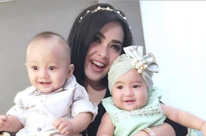 Bikin Geleng-Geleng, Begini Tugas 6 Pengasuh Keponakan Syahrini Raja dan Ratu