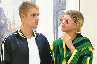 Hubungan Dengan Sofia Richie 'Memanas', Justin Bieber Gandeng Cewek Lain Lagi