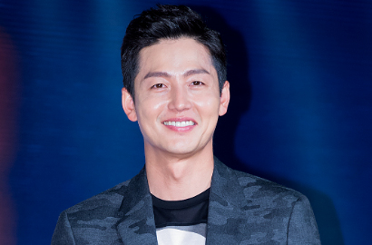 Jadi Detektif, Lee Jung Jin Super Keren di Foto Terbaru 'Showdown'