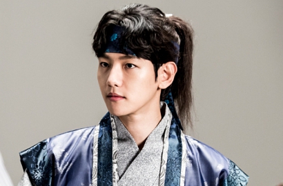 Asli Imut, Baekhyun EXO Super Ceria di Pemotretan 'Scarlet Heart Ryeo'
