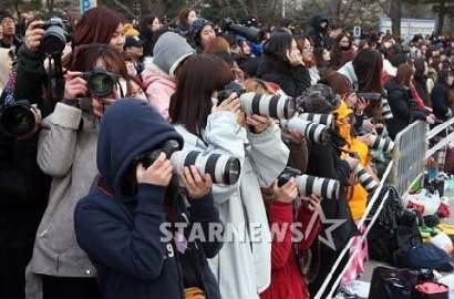 Ikuti Idol Kemana-Mana, Ternyata Ini Pekerjaan Admin Fansite K-Pop