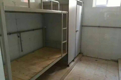 Tak Cukup Ruang, Sekolah Ini Sulap Toilet Jadi 'Kamar Asrama'