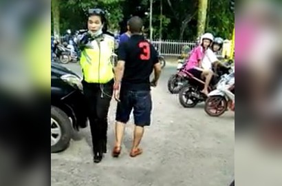 Pukul Pemotor Remaja, Video Polwan di Singkawang Viral di Media Sosial