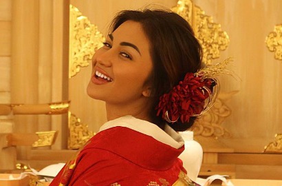 Dada 'Nggantung' Gara-Gara Salah Baju, Ariel Tatum Diledek Mirip Duo Serigala