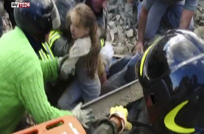 Bocah 10 Tahun Ini Selamat Setelah 17 Jam Tertimbun Puing Gempa Italia