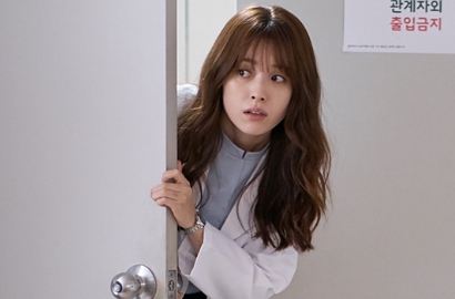 'W' Rilis Foto Adegan Han Hyo Joo Kaget, Tahu Rahasia Besar?