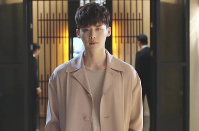 Foto Lee Jong Suk Ini Bikin Fans 'W' Bernafas Lega, Kok Bisa?