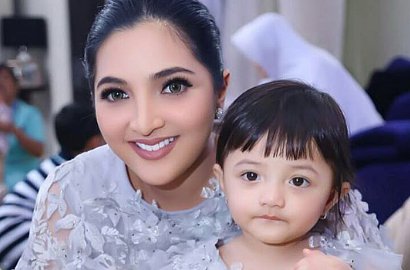 Tetap Sederhana, Intip Momen Ashanty Bonceng Arsy Pakai Sepeda di Desa