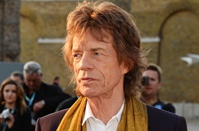 Beda Usai 43 Tahun, Gadis Ini Pede Pamer Perut Buncit Calon Anak Mick Jagger