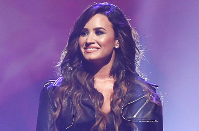 Hampir 3 Bulan Jomblo, Demi Lovato Punya Pacar Baru Atlet Bela Diri?