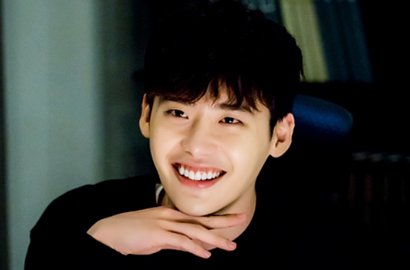 Bikin Tambah Cinta, Lee Jong Suk Ajak Fans Lawan Kekerasan Anak Lewat 'W'
