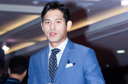 Biasa Ganteng, Wajah Oh Ji Ho Berdarah-Darah di Foto Adegan 'Showdown'