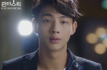 Ganteng Pakai Jas, Ji Soo Terpana Kecantikan Park Si Yeon di Teaser 'Fantastic'