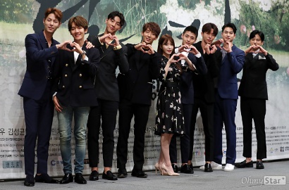 Serunya Baekhyun cs Foto Unyu Bareng Raja di BTS 'Scarlet Heart Ryeo'