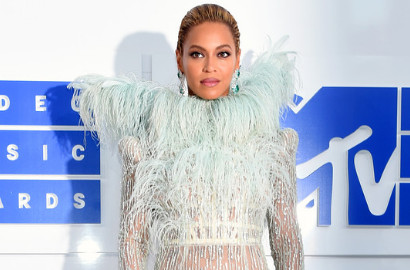 Tampil Spektakuler di MTV VMA 2016, Beyonce Kenakan Perhiasan Rp 167 Miliar