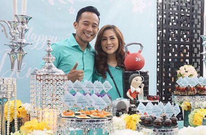 Ultah ke-39, Denny Cagur Bahagia Dipuji Istri Awet Muda dan Makin Ganteng